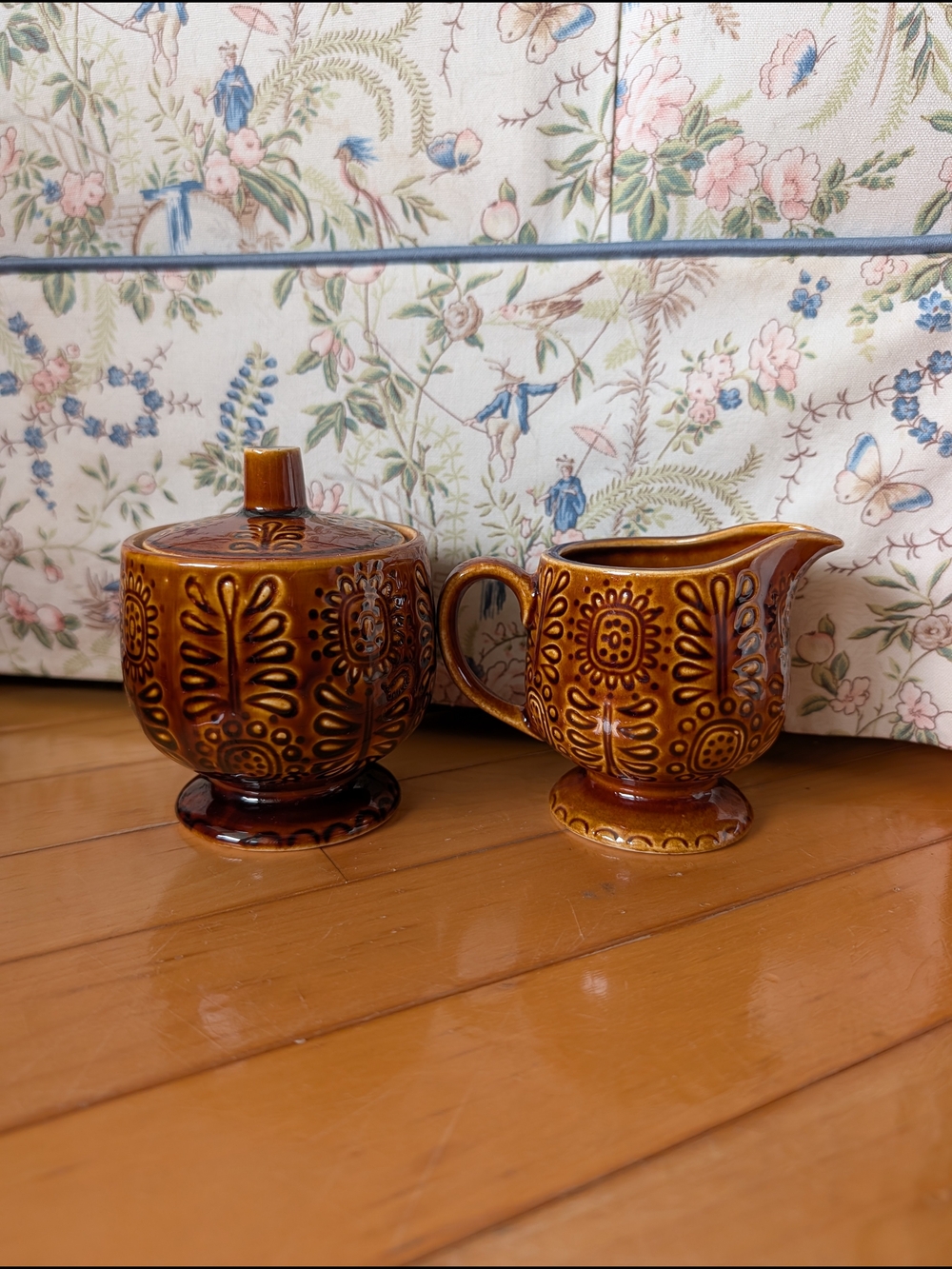 Vtg Sugar and Creamer Set